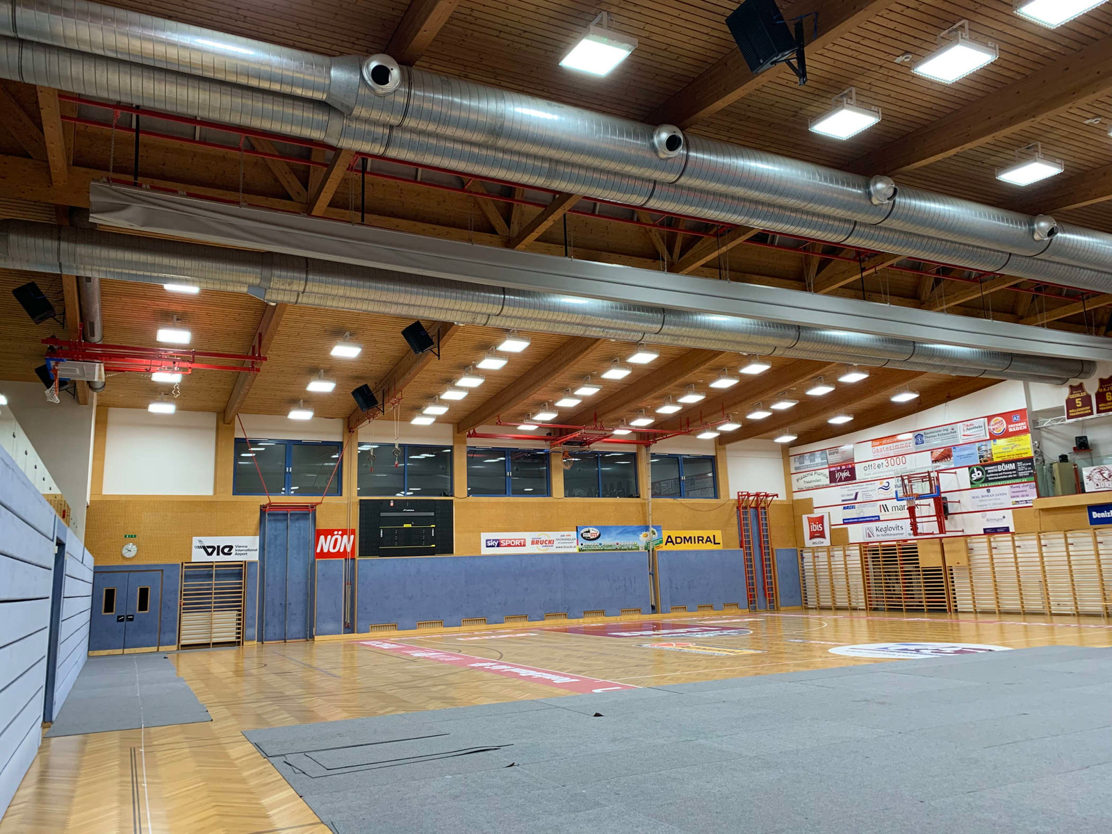Sporthallenbeleuchtung von Böck & Berger Elektroinstallation